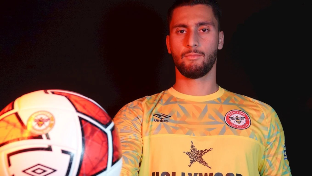 Thomas Strakosha Brentford new signing on a free for 2022/23 season 