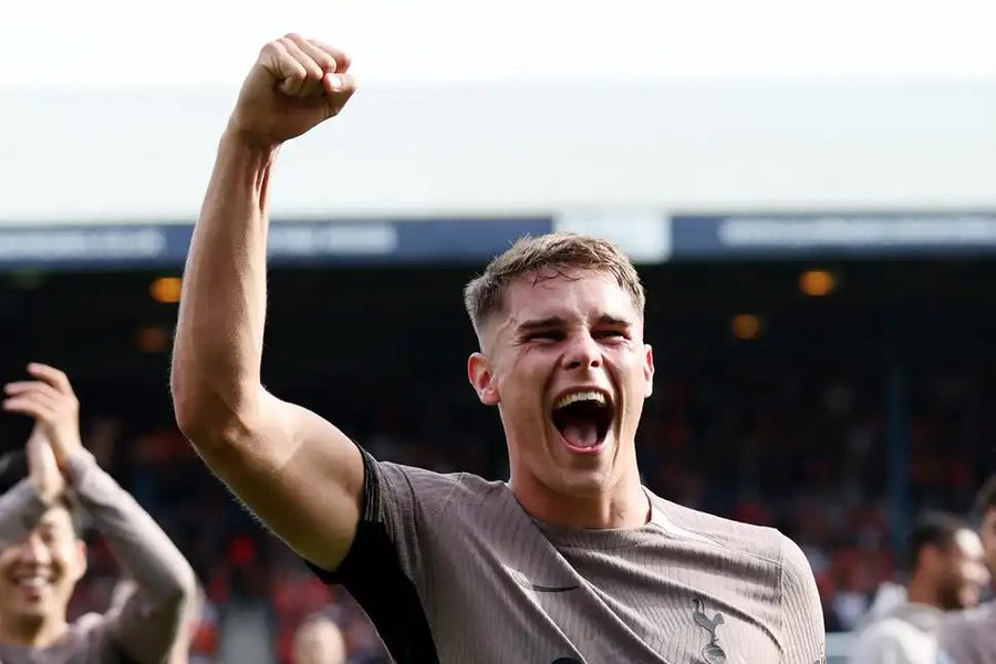 FPL Budget Enablers Defenders to consider from FPL GW9 ~ Micky van de Ven