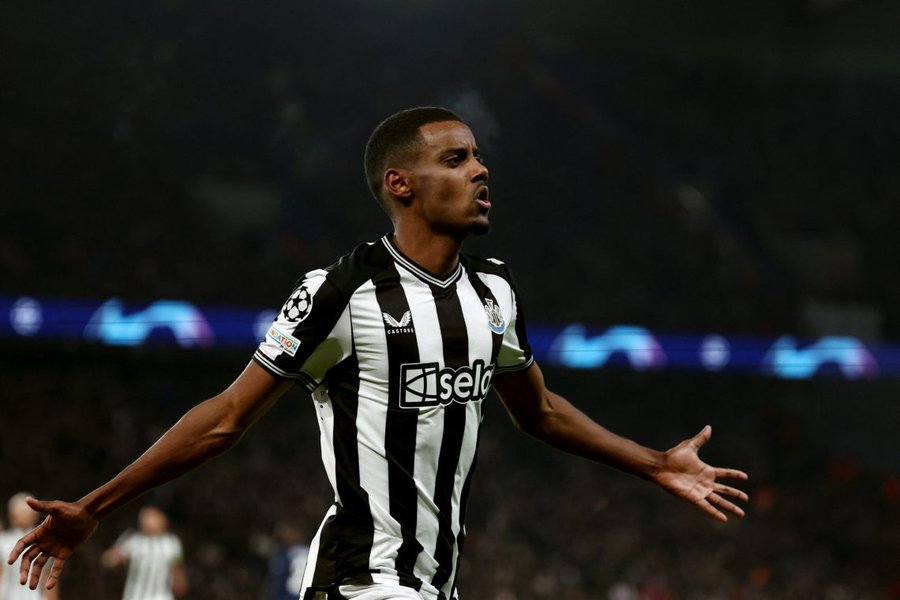 FPL GW15 Transfer Targets ~ Isak