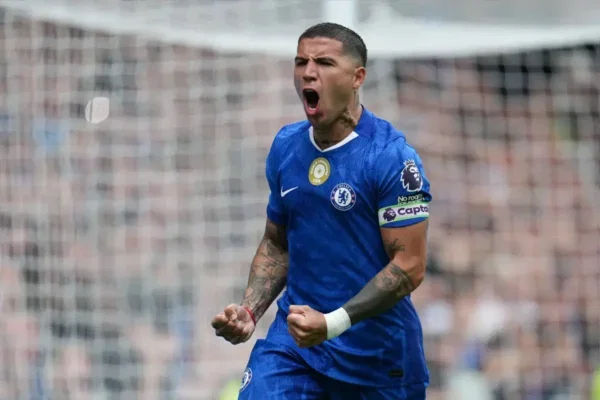 FPL Gameweek 28 Transfer Tips: Two Players to Buy, Hold, & Sell