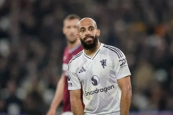 FPL Gameweek 31 Transfer Tips: Two Players to Buy, Hold, & Sell