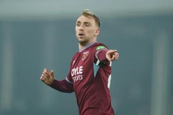 FPL Gameweek 37 Transfer Tips: Two Players to Buy, Hold, & Sell