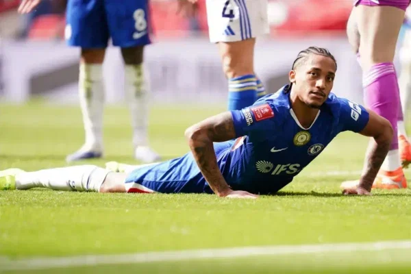 FPL Gameweek 35 Transfer Tips: Two Players to Buy, Hold, & Sell